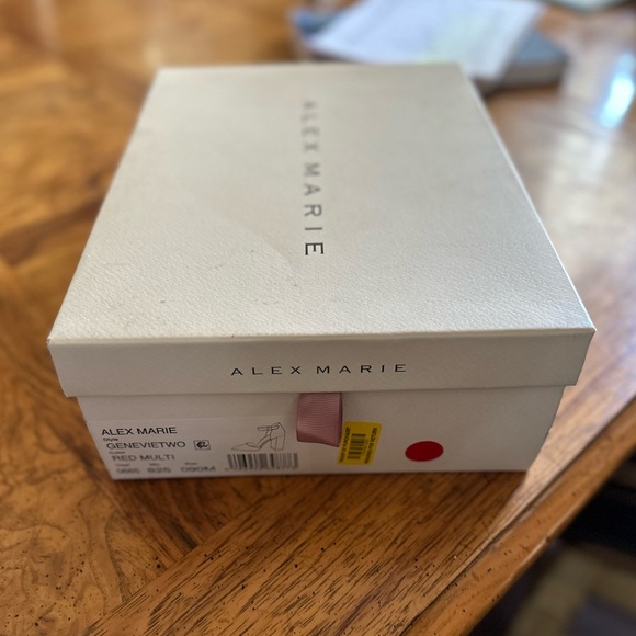 𝐁𝐫𝐚𝐧𝐝 𝐧𝐞𝐰 𝐩𝐥𝐚𝐢𝐝 𝐡𝐞𝐞𝐥𝐬𝐬 - Picture 3 of 3